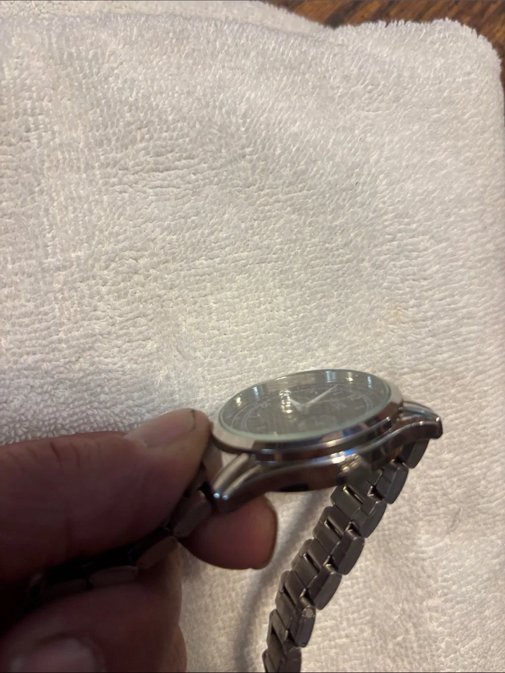 Men's Silver Tone Analog Watch with Black Dial